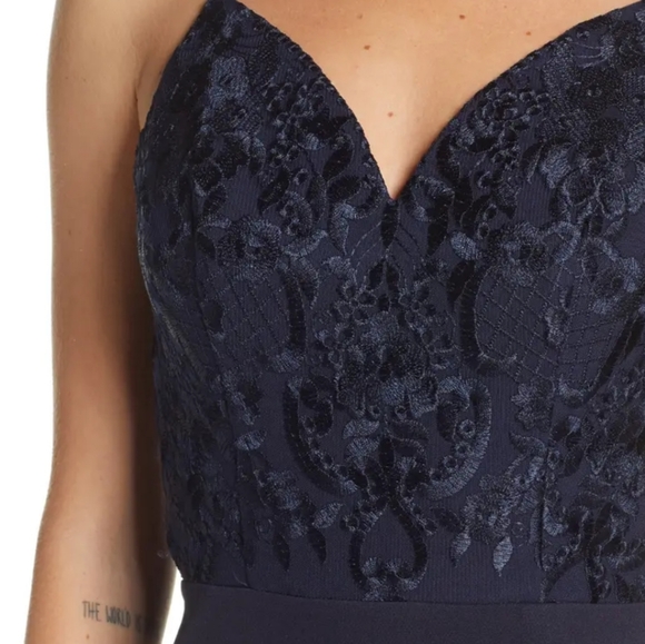 CHI CHI LONDON Stefan Embroidered Bodice Gown - Picture 4 of 8